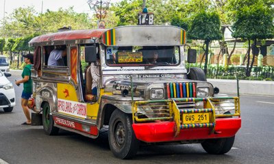 Local guide showing street art